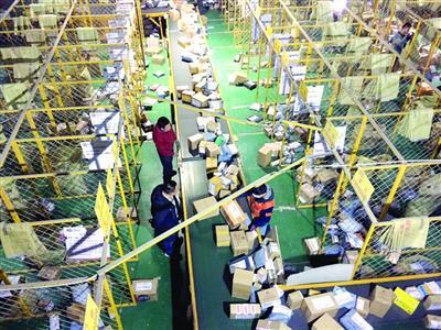 海淘想買得爽手不容易 海外直郵速度價格難兩全-亞馬遜,轉(zhuǎn)運,大規(guī)模,運費,中國,淘,貨品,電商,關(guān)稅,物流,-上海頻道-東方網(wǎng)